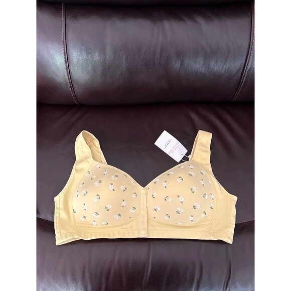 Daisy Other - NWT Daisy front-snap sports bra